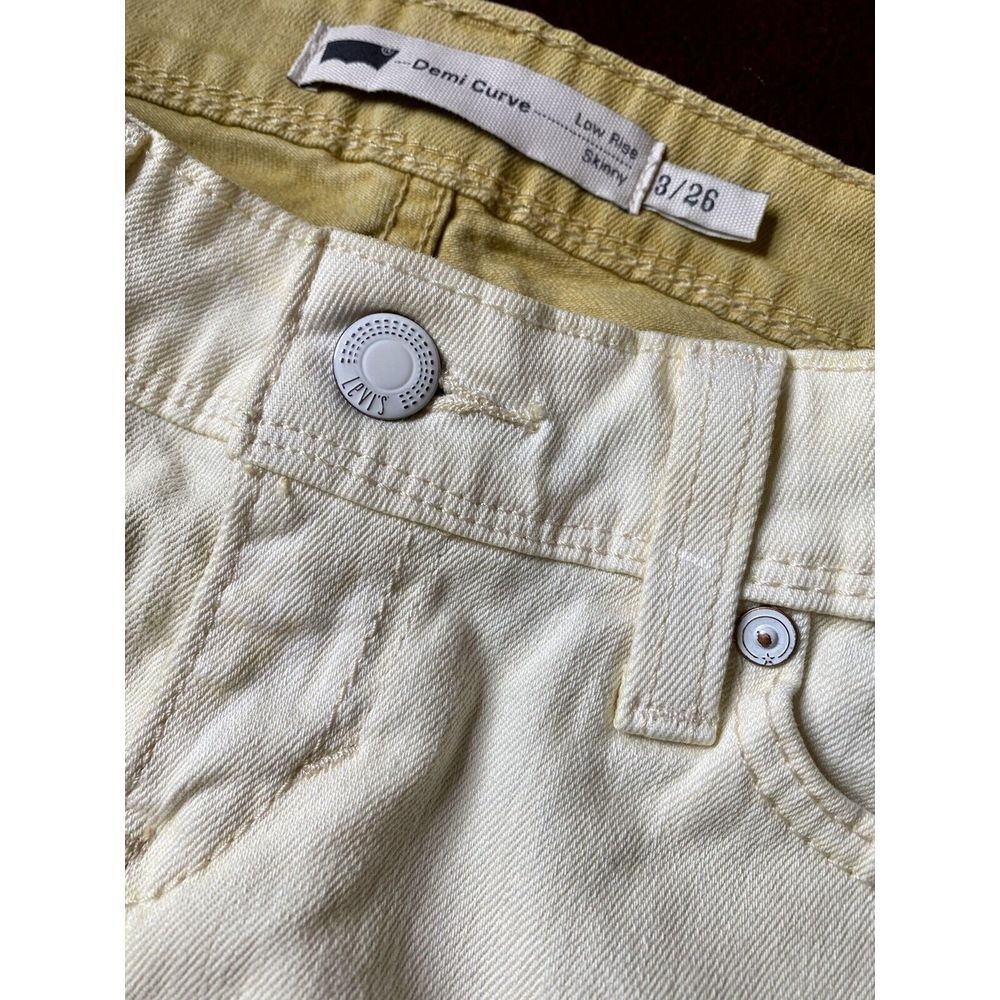 Women's Levi's Low Rise Skinny Jeans 3/26 Demi Curve Mellow Pale Yellow Stretch - Picture 2 of 4